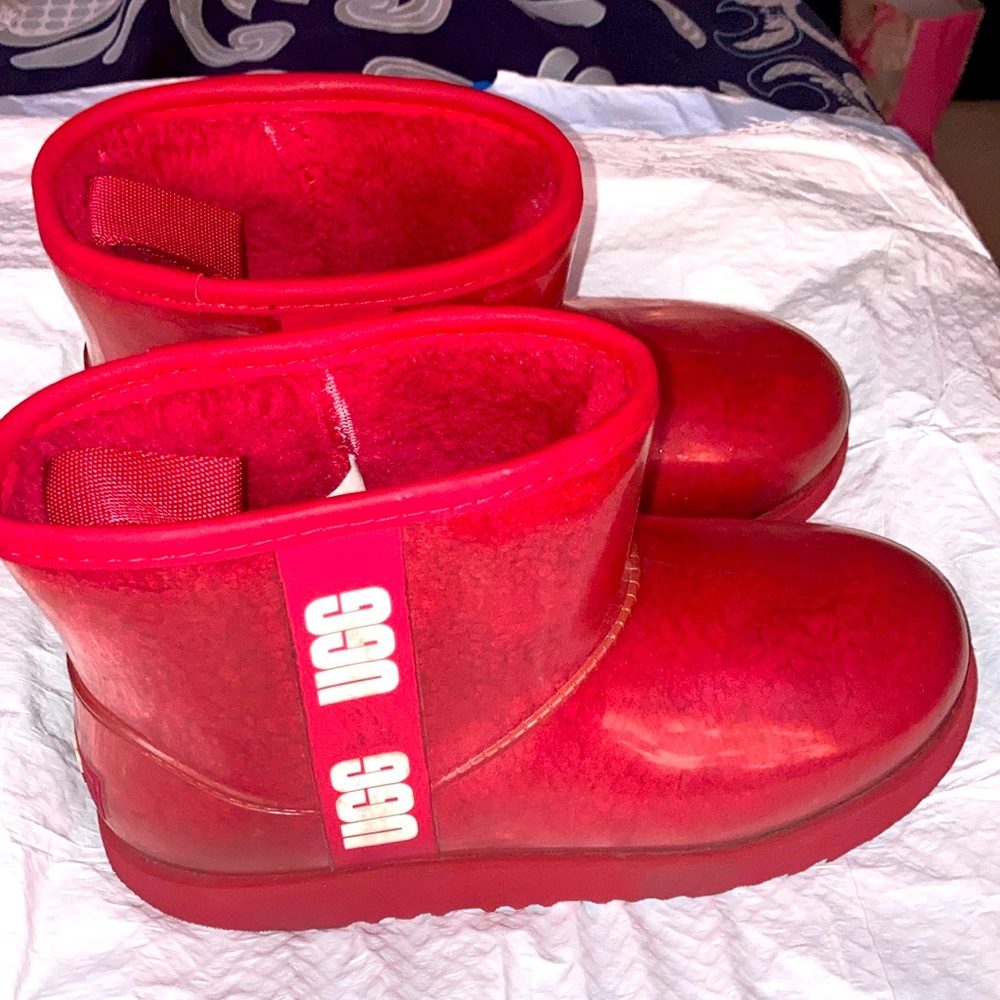 UGG~ Mini Classic II Waterproof Boots-Red Big Kids Size 5.